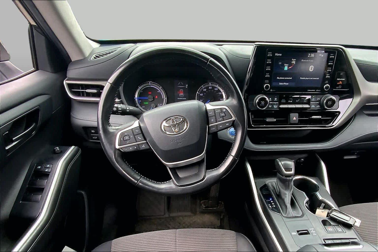 Used 2022 Toyota Highlander LE AWD/4WD image 6