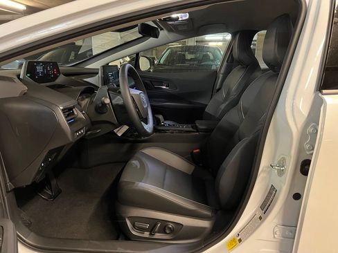 New 2026 Toyota Prius Plug-In Hybrid FWD image 8