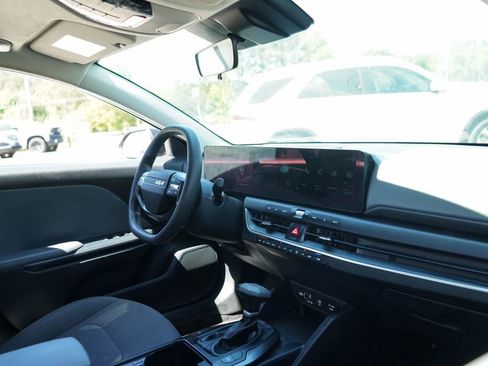 Used 2025 Kia K4 LX image 13