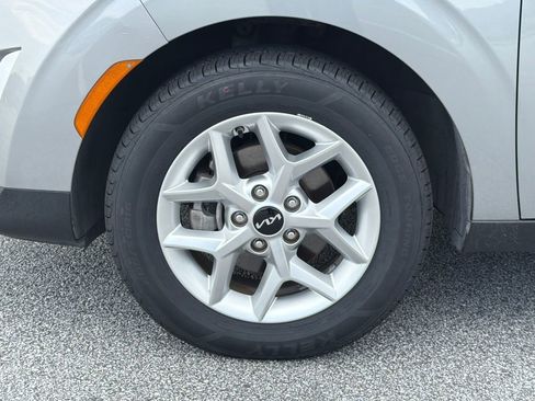 Used 2023 Kia Soul LX w/ LX Technology Package FWD image 11
