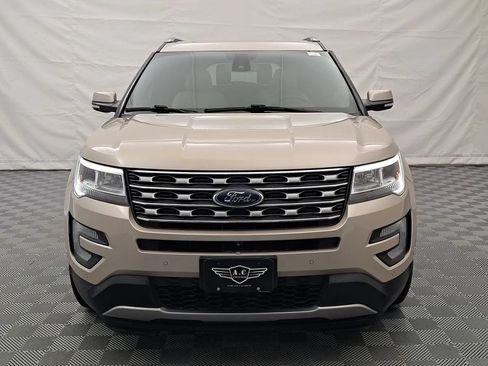 Used 2017 Ford Explorer Limited w/ Equipment Group 301A FWD image 2