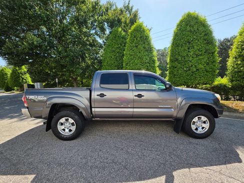 Used 2015 Toyota Tacoma 4x4 Double Cab w/ TRD Off-Road Package image 7