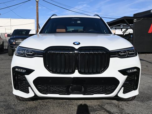 Used 2022 BMW X7 xDrive40i w/ M Sport Package AWD/4WD image 2
