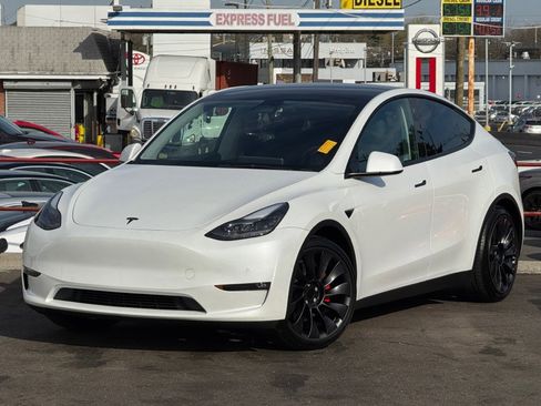 Used 2022 Tesla Model Y Performance AWD/4WD image 9