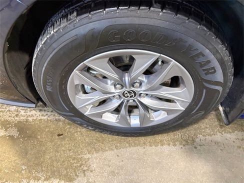 Used 2022 Toyota Sienna XLE image 16