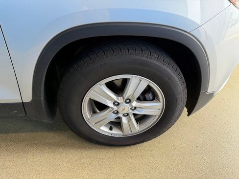 Used 2020 Chevrolet Trax LT w/ LT Convenience Package FWD image 7
