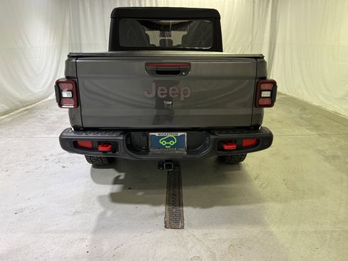 Used 2024 Jeep Gladiator Rubicon w/ Safety Group AWD/4WD image 9