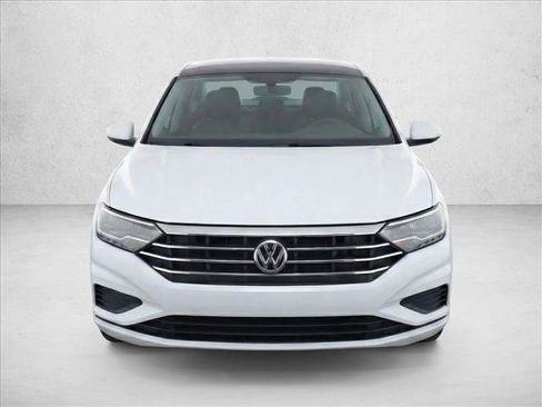 Used 2019 Volkswagen Jetta SE w/ Cold Weather Package image 2