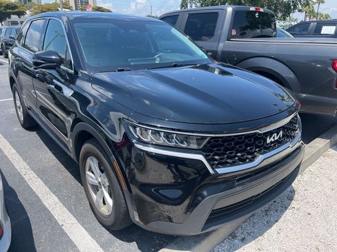 Certified 2023 Kia Sorento LX FWD image 3
