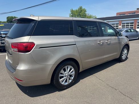 Used 2017 Kia Sedona LX FWD image 4
