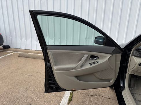 Used 2011 Toyota Camry LE image 20