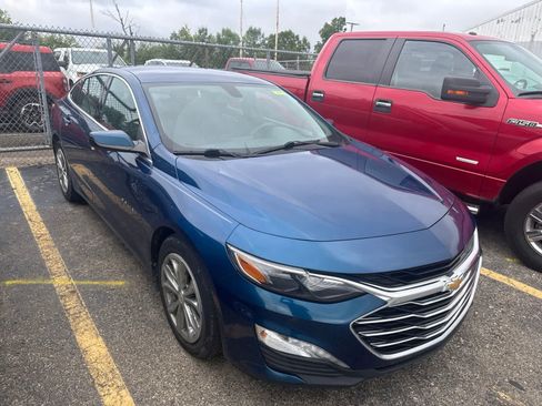 Used 2019 Chevrolet Malibu LT w/ Leather Package FWD image 9