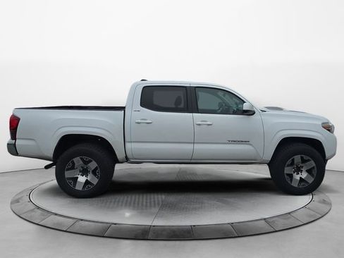 Used 2020 Toyota Tacoma image 6