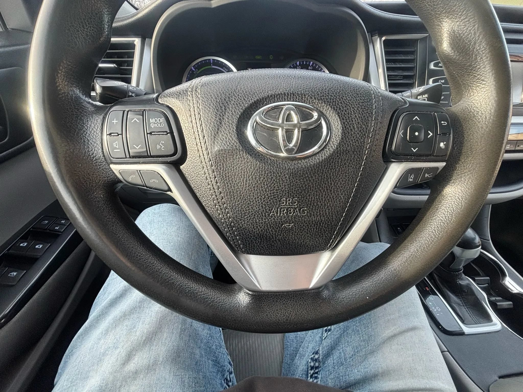 Used 2018 Toyota Highlander LE w/ Carpet Mat Package (TMS) AWD/4WD image 13