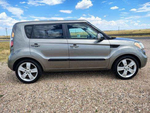 Used 2011 Kia Soul ! FWD image 6
