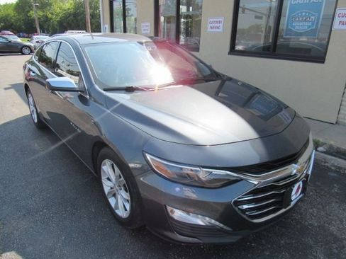 Used 2019 Chevrolet Malibu LT w/ Driver Confidence Package image 2