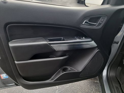 Used 2019 Chevrolet Colorado LT w/ LT Convenience Package AWD/4WD image 9