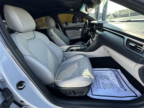 Used 2022 Genesis G70 2.0T w/ Prestige Package image 17