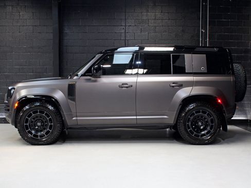 Used 2025 Land Rover Defender 110 AWD/4WD image 3