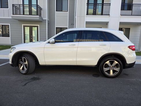 Used 2018 Mercedes-Benz GLC 300 w/ Premium Package image 10