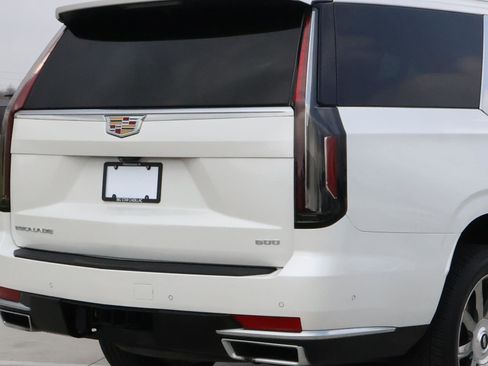 Used 2022 Cadillac Escalade ESV Premium Luxury Platinum image 11