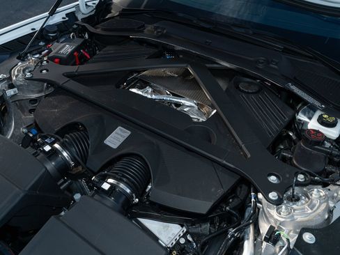 Used 2025 Aston Martin V8 Vantage Coupe RWD image 12