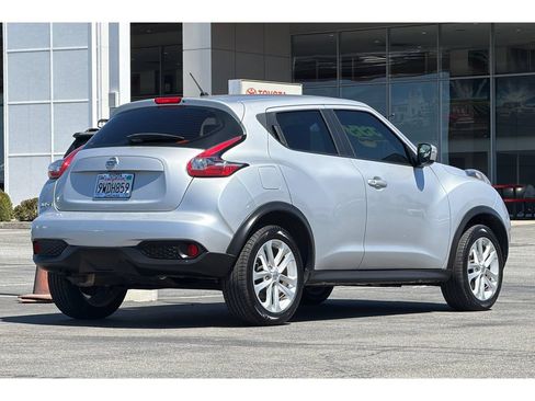 Used 2015 Nissan Juke S FWD image 4