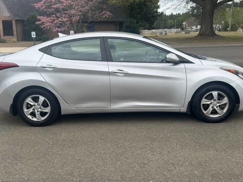 Used 2015 Hyundai Elantra SE image 9