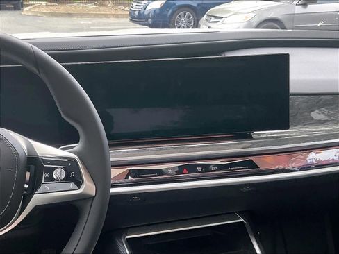 Used 2024 BMW i7 xDrive60 AWD/4WD image 9