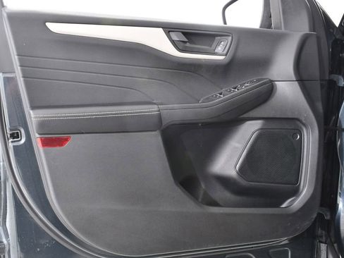 Used 2022 Ford Escape SE w/ SE Sport Appearance Package image 25