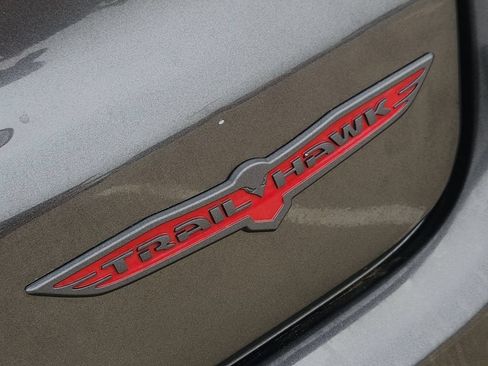 Used 2022 Jeep Compass Trailhawk w/ Trailhawk Convenience Group AWD/4WD image 11