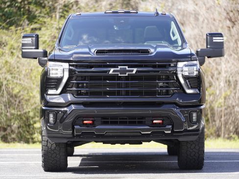 Used 2025 Chevrolet Silverado 2500 LTZ w/ LTZ Plus Package AWD/4WD image 37