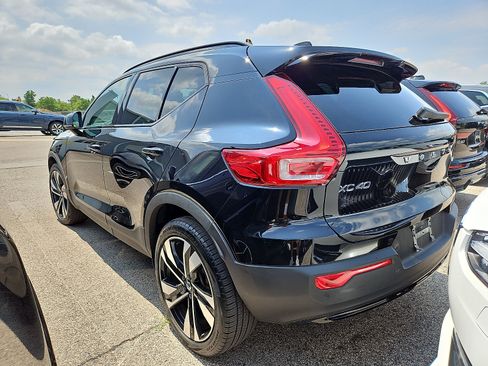 Used 2023 Volvo XC40 B5 Plus w/ Protection Package Premier AWD/4WD image 6