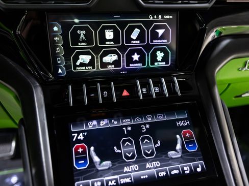 Used 2022 Lamborghini Urus image 43