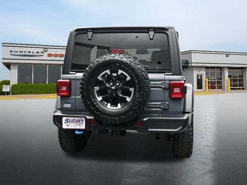 Used 2025 Jeep Wrangler Unlimited Rubicon 4xe w/ Convenience Group AWD/4WD image 4