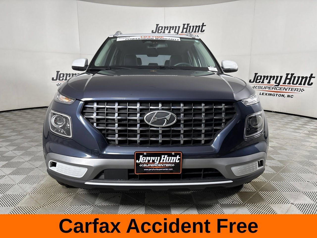 Used 2023 Hyundai Venue Limited FWD image 3