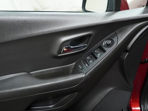 Used 2018 Chevrolet Trax LT w/ LT Convenience Package image 20