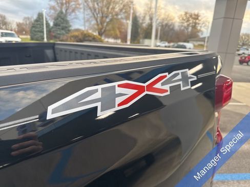 Used 2022 Chevrolet Silverado 1500 LT image 11