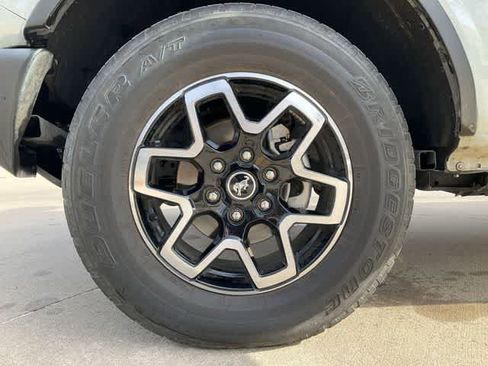 Used 2022 Ford Bronco Base image 11