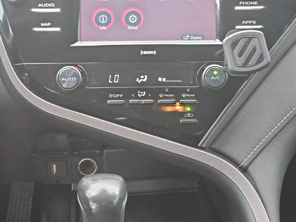 Used 2020 Toyota Camry SE FWD image 21