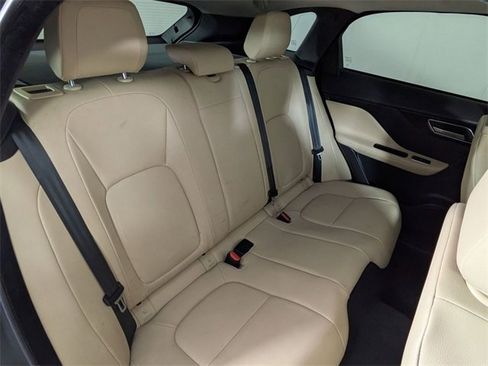 Used 2017 Jaguar F-PACE Premium image 31