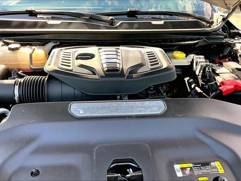 Used 2024 Jeep Wagoneer L Series II w/ Flexible Seating Group AWD/4WD image 9