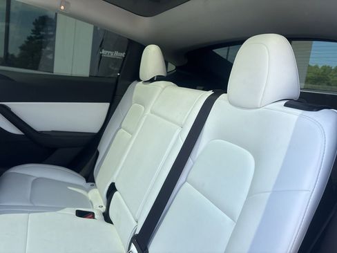 Used 2021 Tesla Model Y Long Range image 4