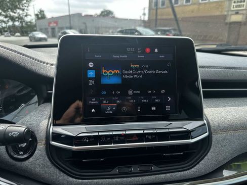 Used 2022 Jeep Compass Sport image 30