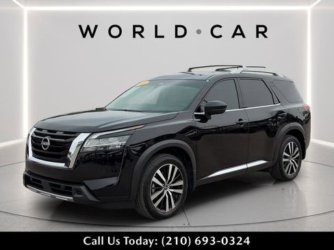 Used 2024 Nissan Pathfinder Platinum w/ Cargo Package FWD image 3
