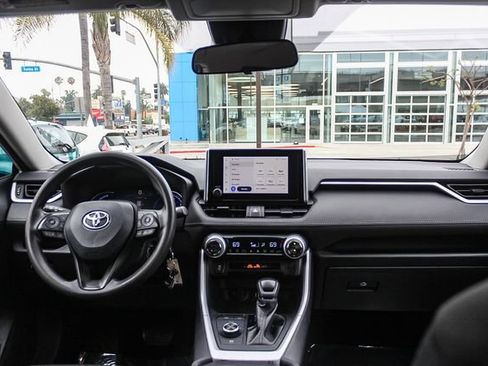 Used 2023 Toyota RAV4 LE AWD/4WD image 17