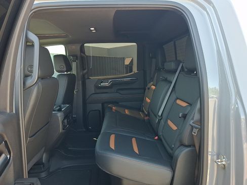 Used 2024 GMC Sierra 1500 AT4 w/ Technology Package AWD/4WD image 10
