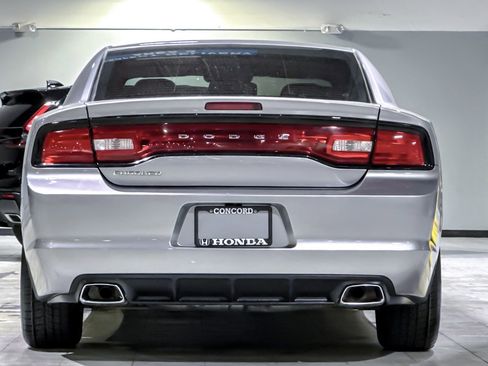Used 2014 Dodge Charger SE image 9