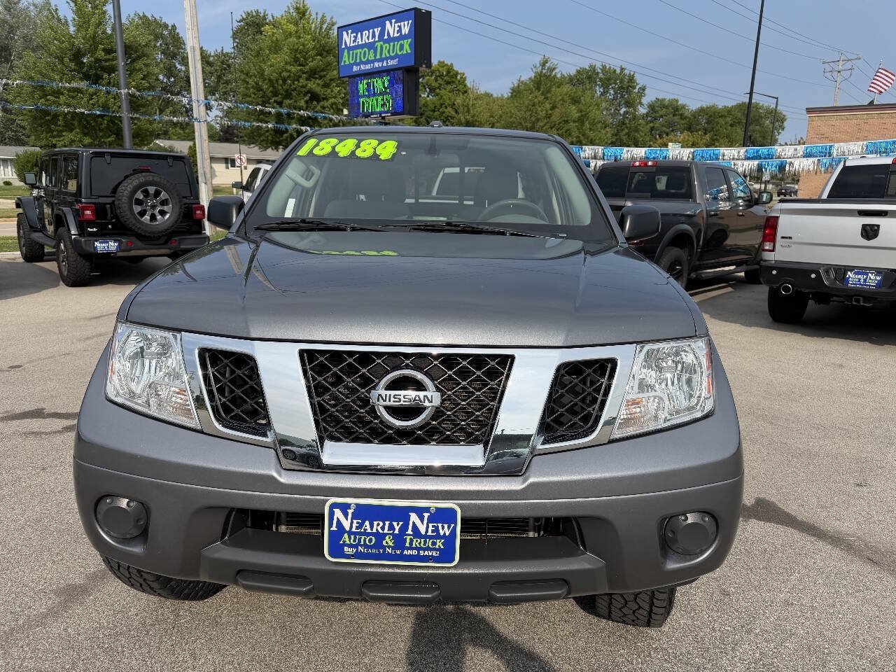 Used 2018 Nissan Frontier SV AWD/4WD image 2