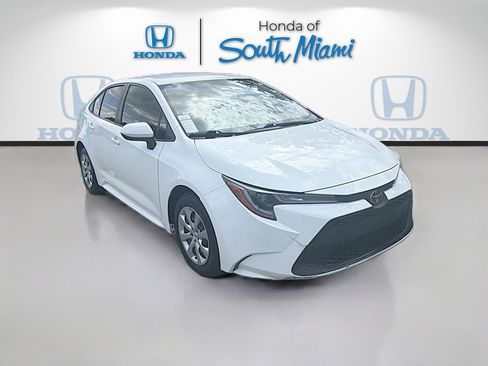 Used 2021 Toyota Corolla LE FWD image 1